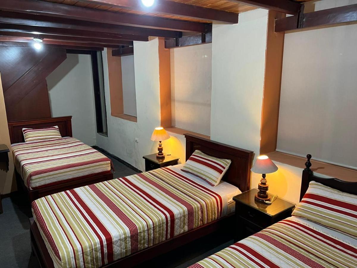 Hostal Victoria Quito Exterior photo