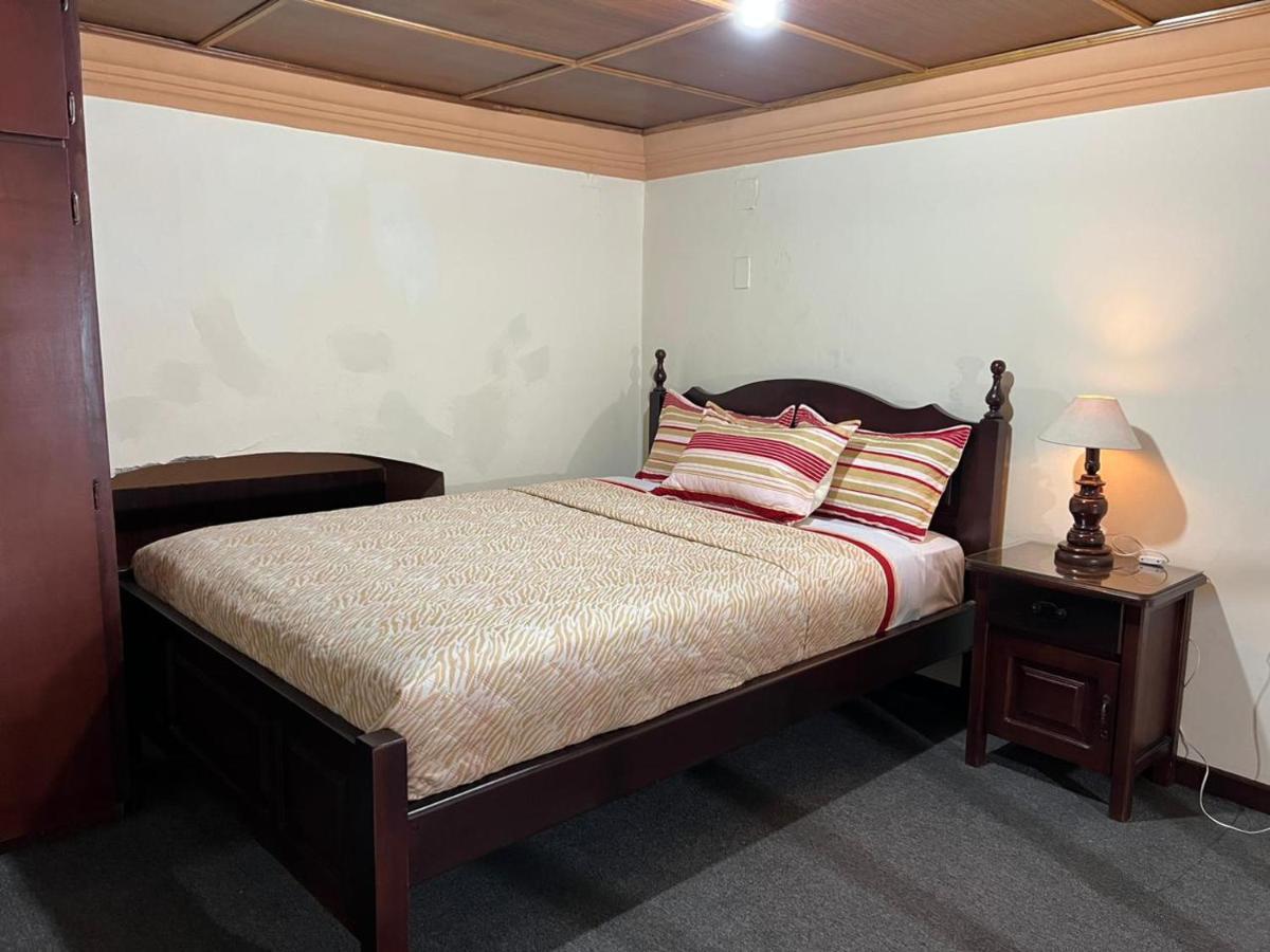 Hostal Victoria Quito Exterior photo