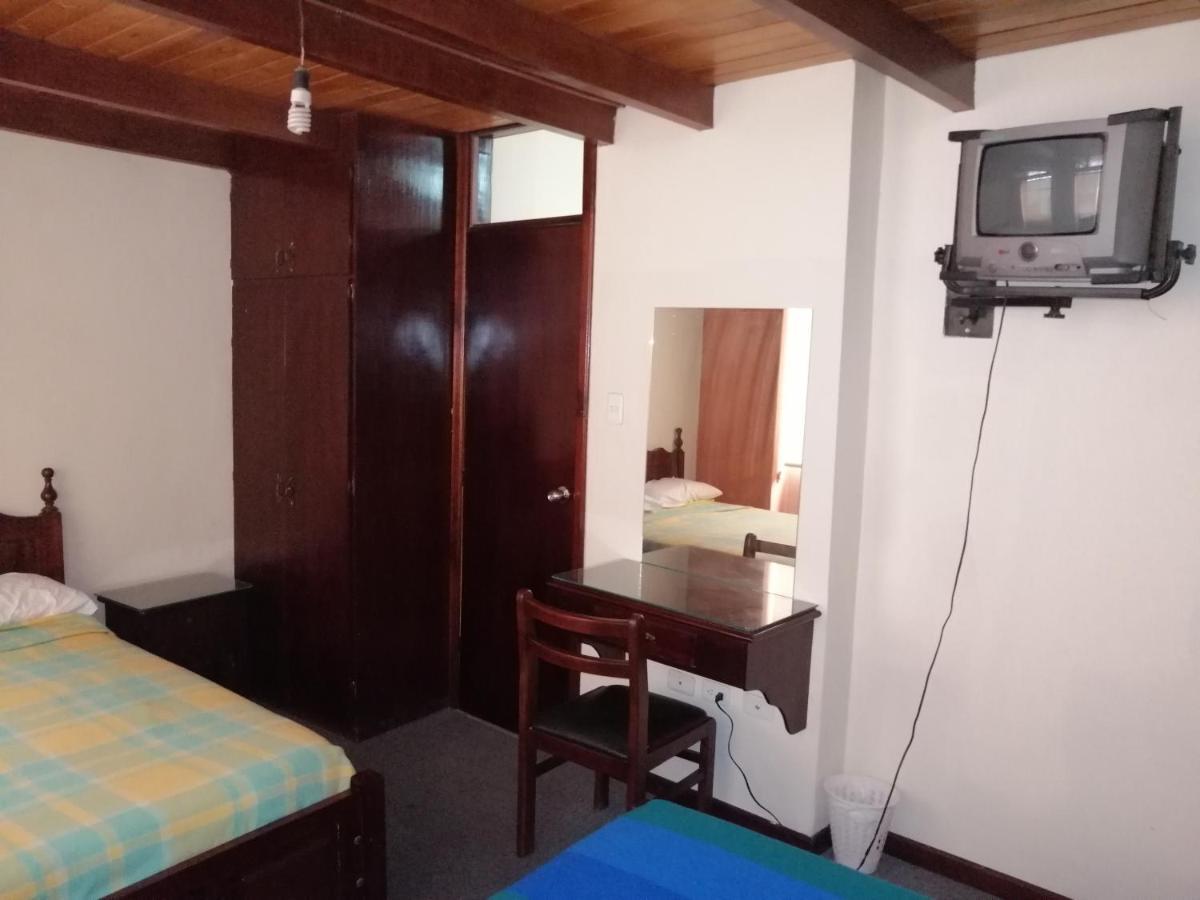 Hostal Victoria Quito Exterior photo