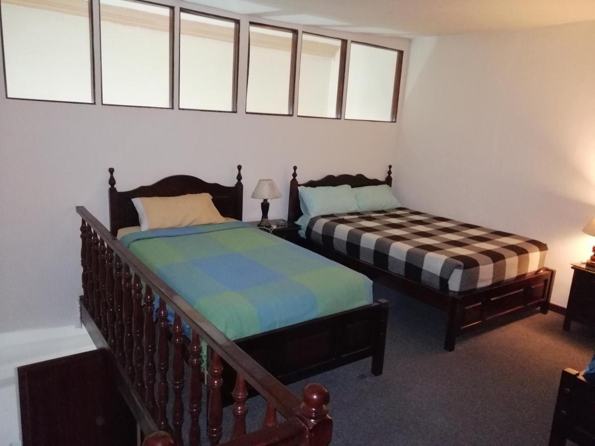 Hostal Victoria Quito Exterior photo