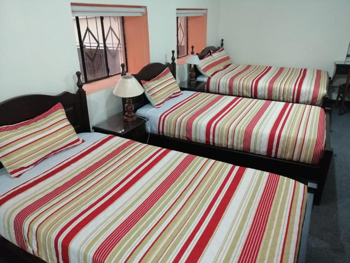 Hostal Victoria Quito Exterior photo