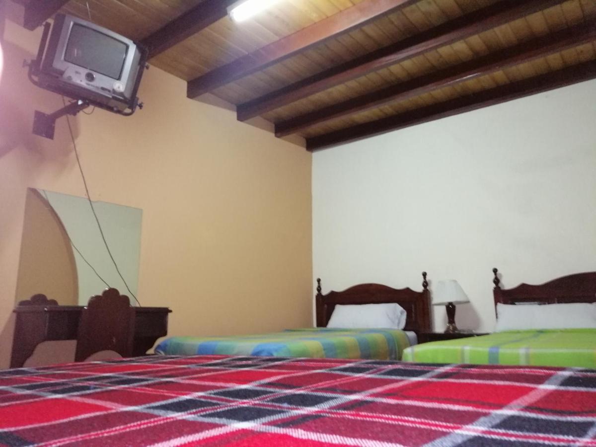 Hostal Victoria Quito Exterior photo