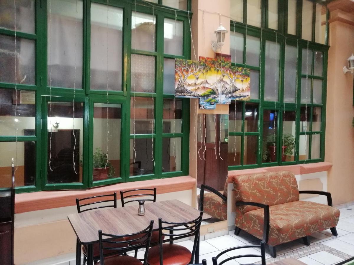 Hostal Victoria Quito Exterior photo