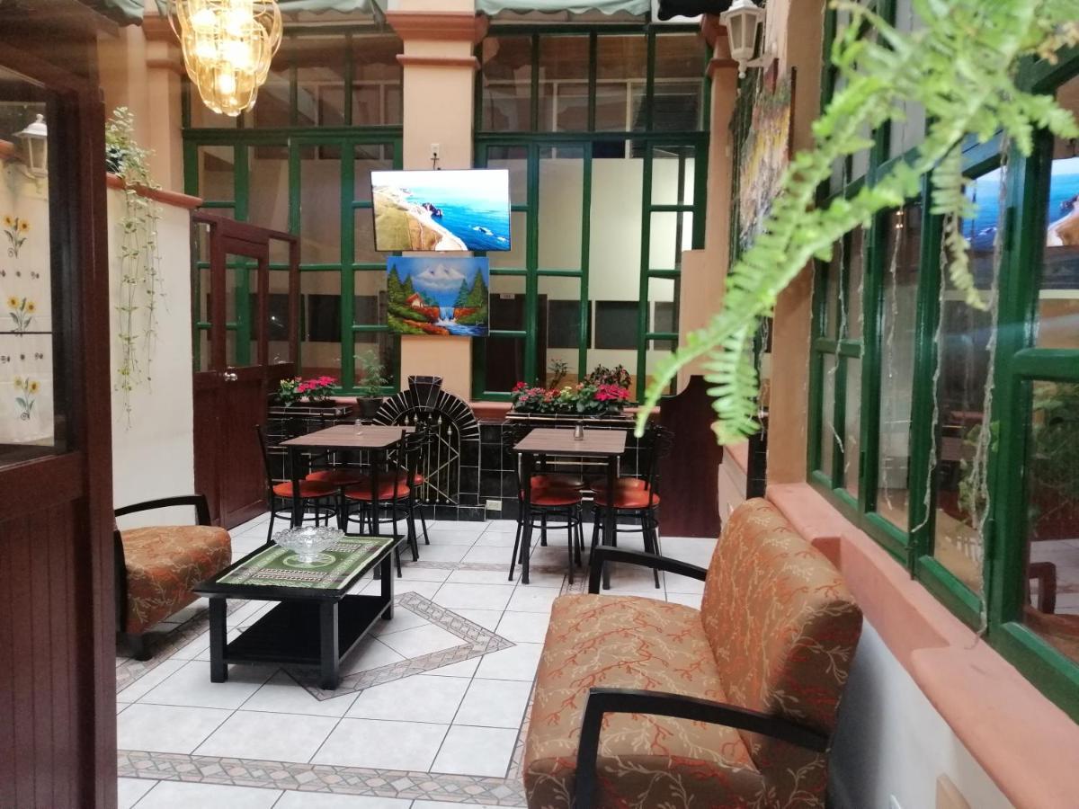 Hostal Victoria Quito Exterior photo