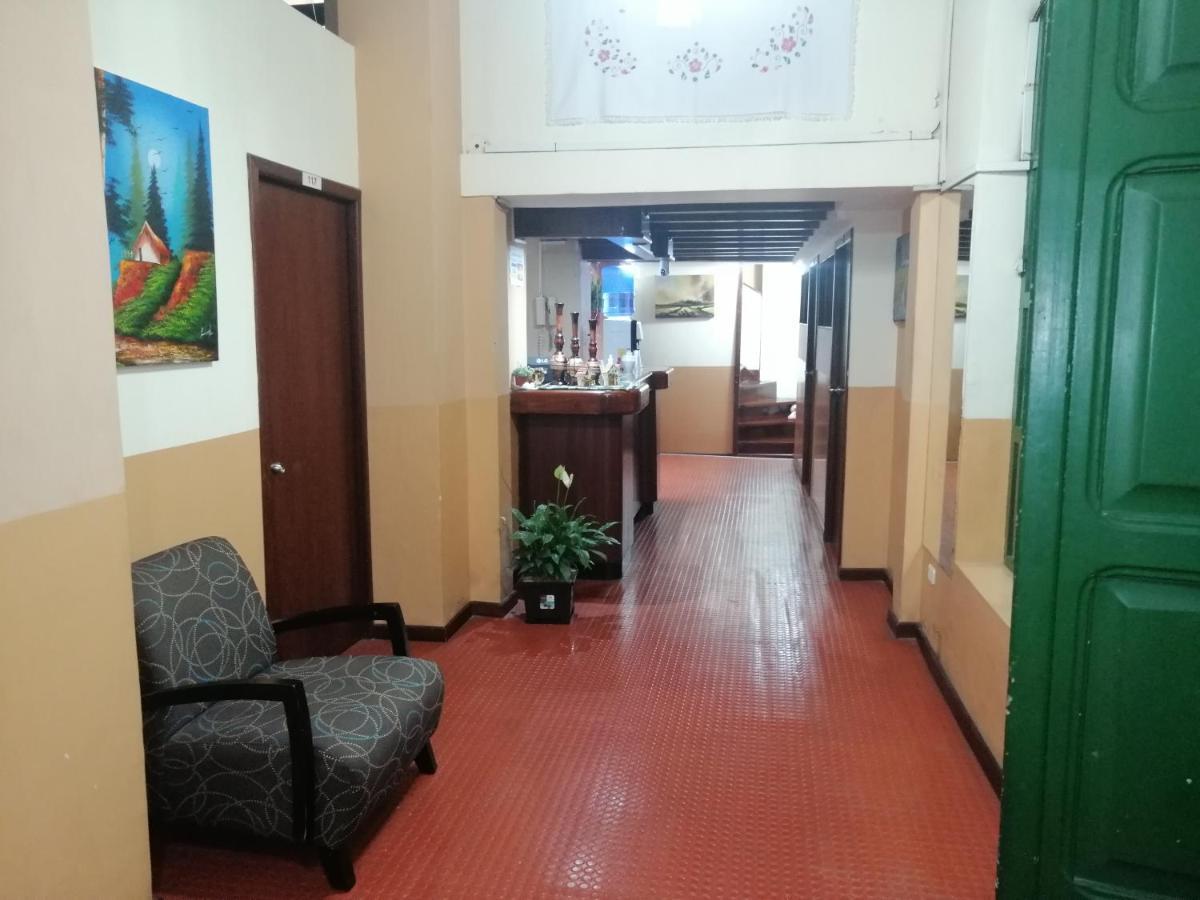 Hostal Victoria Quito Exterior photo
