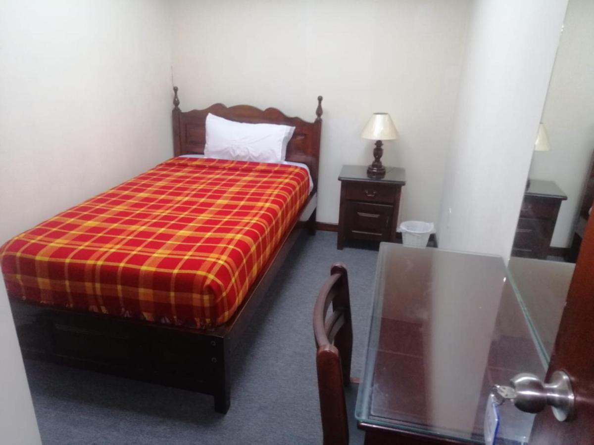 Hostal Victoria Quito Exterior photo