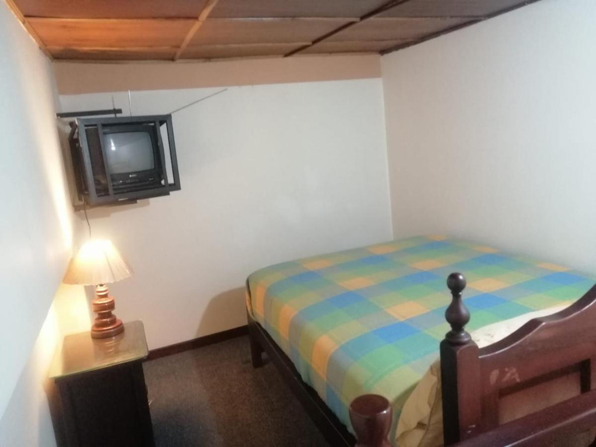 Hostal Victoria Quito Exterior photo