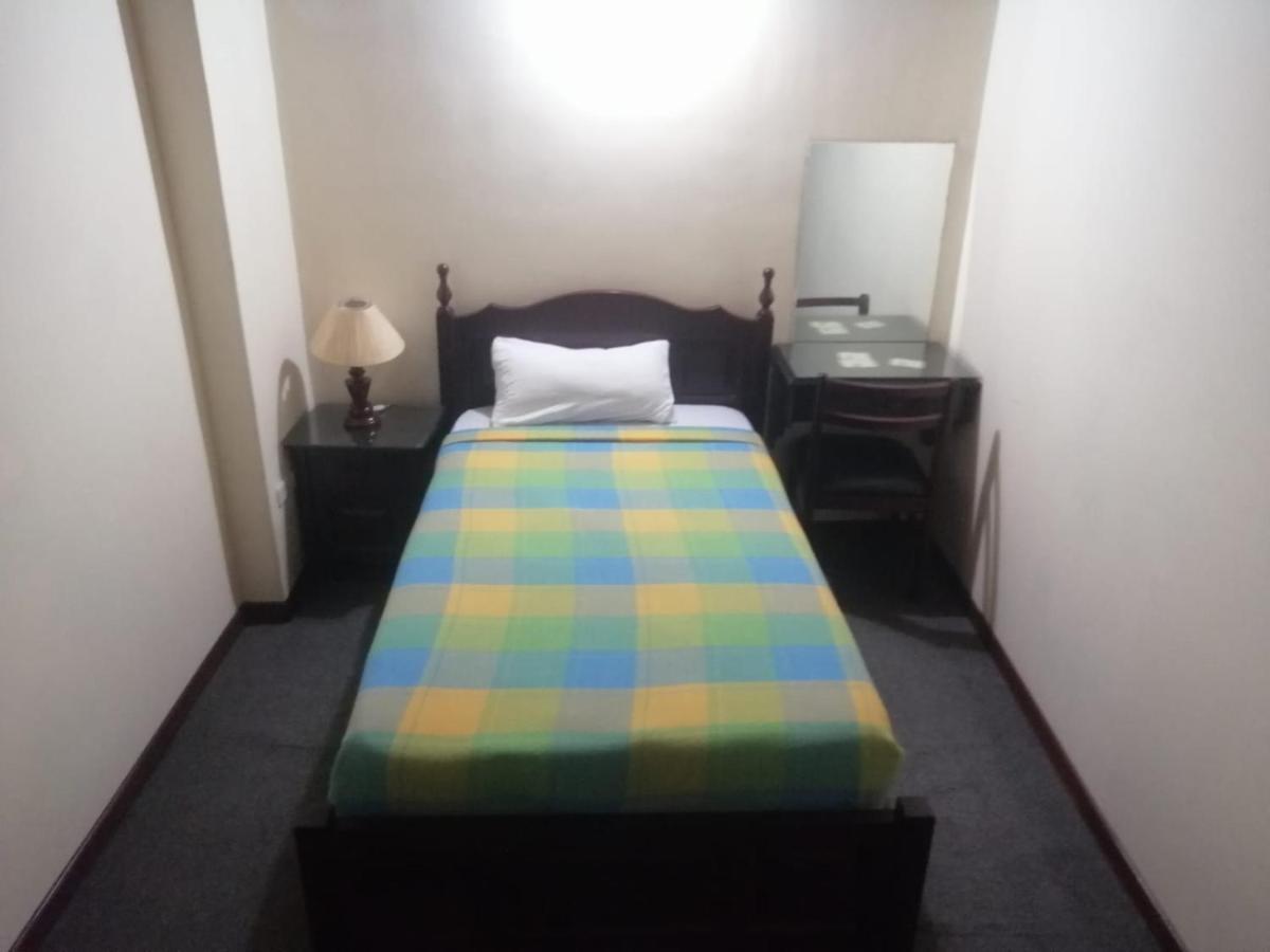 Hostal Victoria Quito Exterior photo