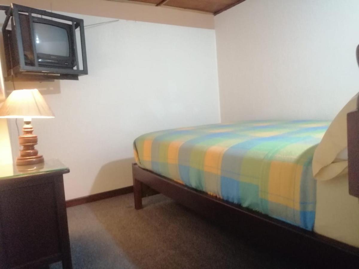Hostal Victoria Quito Exterior photo